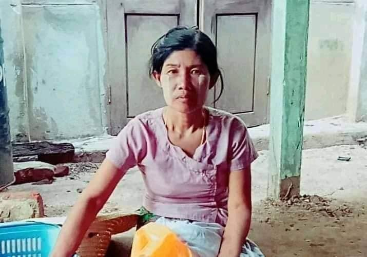 spring21MM's tweet photo. Military Terrorists Ransacked 50y/o Daw Mya Mya Win's house, Violently Beat &amp; Abducted her from her home at #Tankhun village,#Natmauk Tsp,Magway Region at 1 am on Nov 29.Terrorists not only Brutally Tortured the woman but also Destroyed the properties during the raid.
#Nov29Coup https://t.co/rSuW4ZXhI1