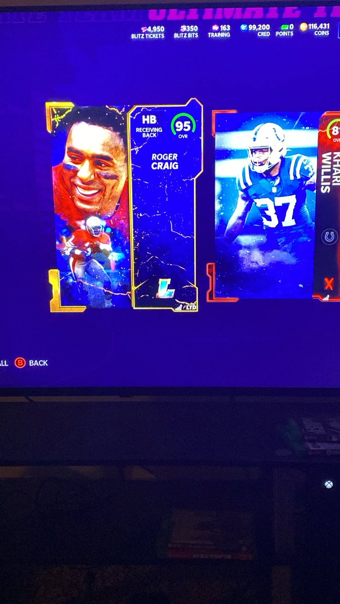 AdamMathews11's tweet photo. From a game changer blitz offer pack!! Need to power him up to get Vikings chem. #Skol @UseCodePOP @TheActualCC @Scomo843 @Zirksee https://t.co/ZPQGOlJtB2