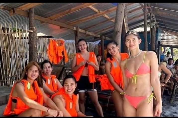 wongnation3's tweet image. The CMFT in one frame!
Just loving this team so much especially dada @deannawongst huehue! Enjoy your outing guys!

#CMFT2gederagain 
#Deannawong 
#delewong