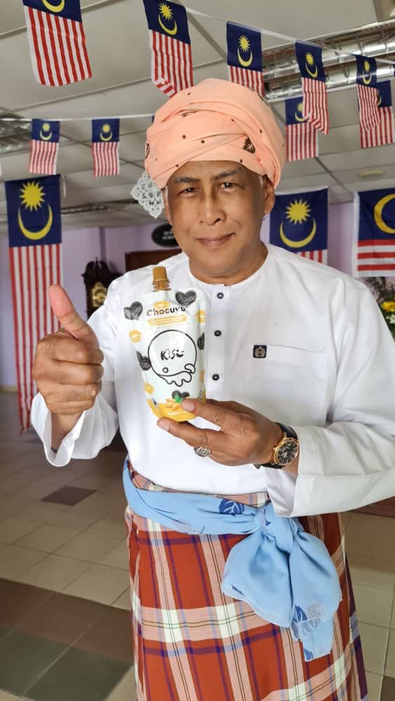 KisuAsia's tweet photo. Waahh Kisu bersama orang-orang hebat lah

Masih belum rasa Kisu? Hmm lemah 😆😜

Rugi siapa belum rasa lagi

Nak order tekan link di bawah
https://t.co/vhirzfzWMk https://t.co/9NpQa1Go0h