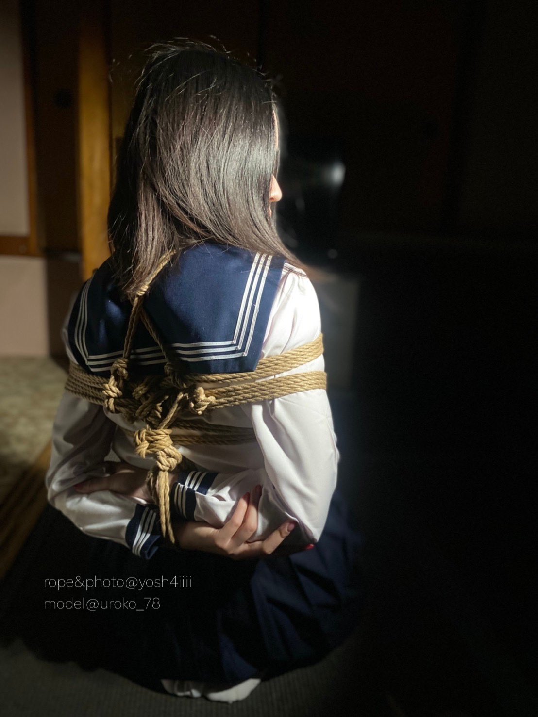 後手　着衣緊縛 