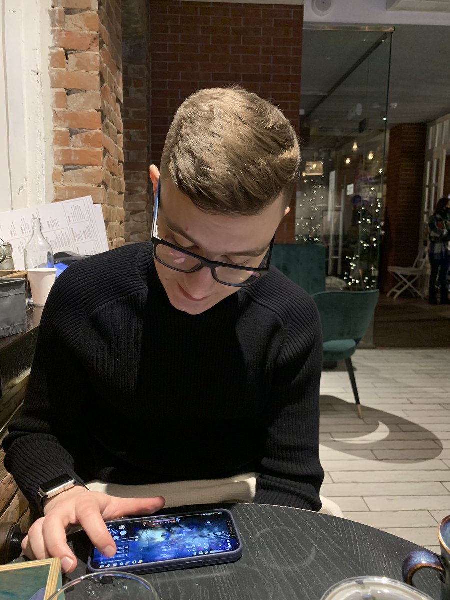 zvrvmrn's tweet photo. поскорее бы новый год 😍 https://t.co/AWwvl1KKtZ