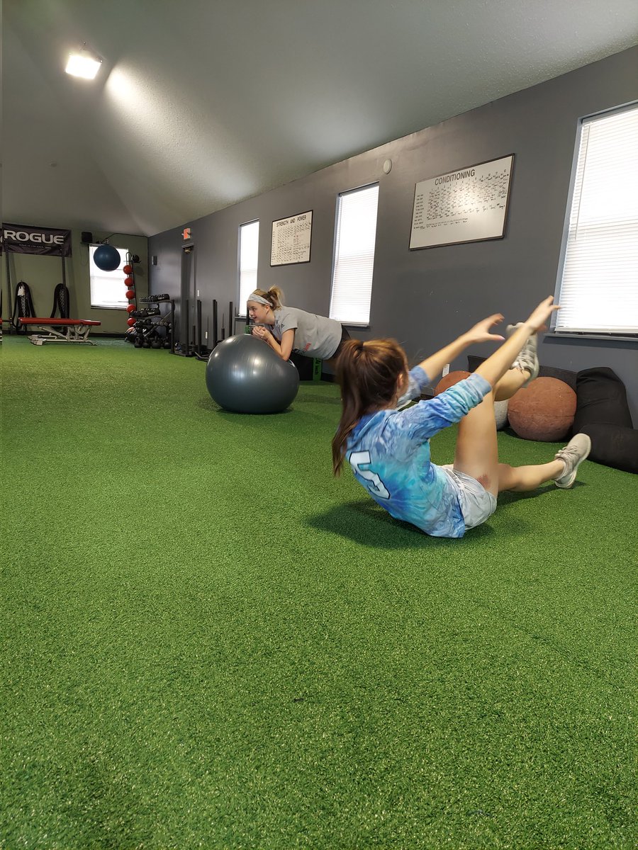 MMiller22IA's tweet photo. No soccer this weekend so Kylee and Ashley worked out with Coach Jay. Putting in the work to get stronger and faster. #TrainAtlasStrong https://t.co/uybtWilta3