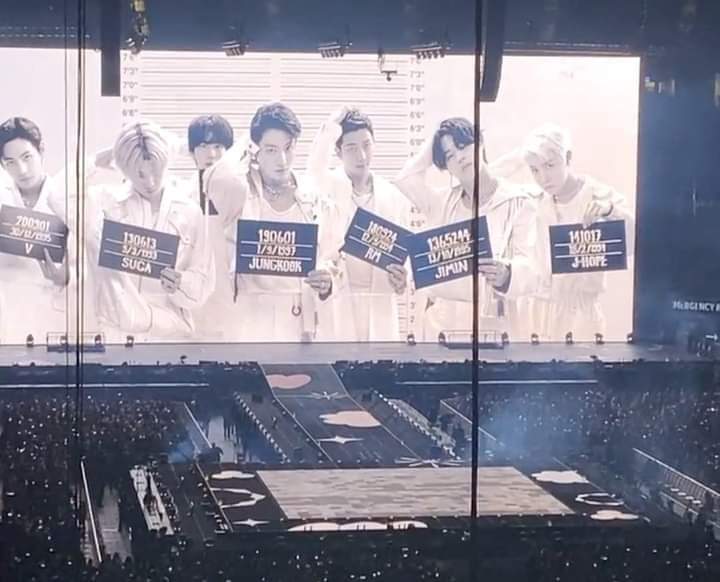BTanneed's tweet photo. Pov. Estas enamorada de 7 criminales
#BTS #JIN #RM #SUGA #JHOPE #JIMIN #V #JUNGKOOK @BTS_twt #BTSCONCERT #BTSSoFiStadium #PTD_ON_STAGE https://t.co/KCuLOyUzuD