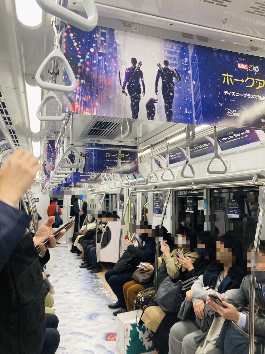 電車の床一面がnyの雪道に クリスマス仕様でめちゃかわ 実はこれ これだけのために電車乗りたい オシャレ でわくわくする Togetter