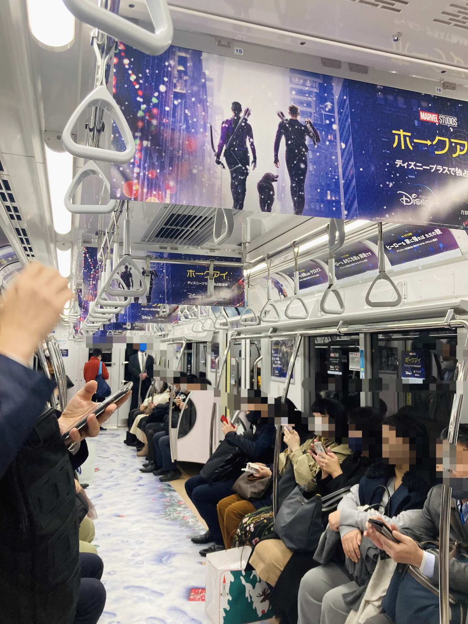 電車がオシャレな仕様に！？銀座線に乗ったらホークアイ仕様でした！