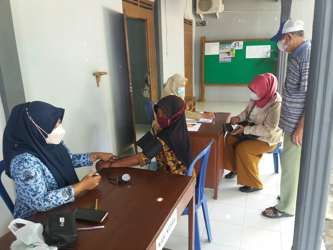 SepatPemdes's tweet photo. Agenda pada hari ini Senin, 29 November 2021, vaksinasi Covid 19 Dosis 2 (Sinovac) yang di laksanakan oleh @puskesmasmasaran1 serta Pemerintah Desa Sepat dan di bantu oleh Relawan Desa Sepat. Tempat pelaksanaan di Balai Desa Sepat.

#Sepathebatdanbermartabat #vaksìnasicovid19 https://t.co/4wLvb1r4EV