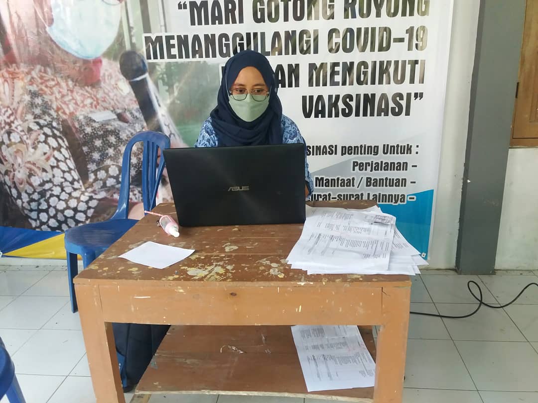 SepatPemdes's tweet photo. Agenda pada hari ini Senin, 29 November 2021, vaksinasi Covid 19 Dosis 2 (Sinovac) yang di laksanakan oleh @puskesmasmasaran1 serta Pemerintah Desa Sepat dan di bantu oleh Relawan Desa Sepat. Tempat pelaksanaan di Balai Desa Sepat.

#Sepathebatdanbermartabat #vaksìnasicovid19 https://t.co/4wLvb1r4EV