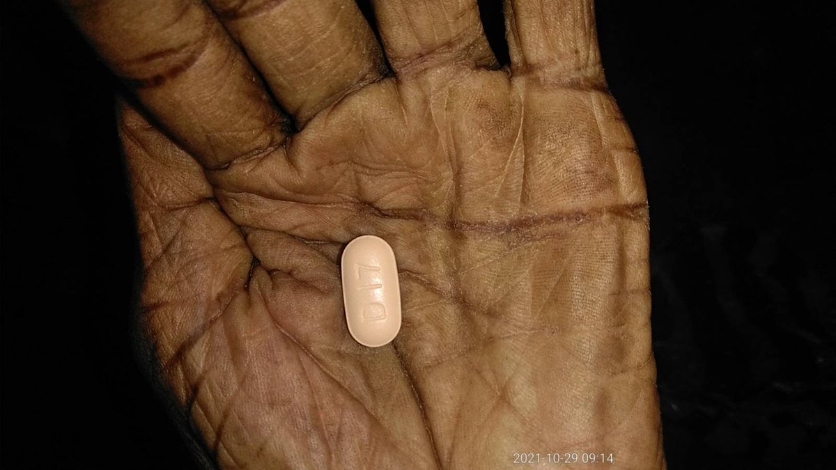 TiKayHaiti's tweet photo. TB requires daily meds for a min. of 6 months, HIV for a lifetime. Our community health workers make sure patients don't skip medications (which can lead to resistance). They are caretakers, educators and cheerleaders rolled into one. 
 https://t.co/JIybO9aDqO https://t.co/LvUteI6xEx