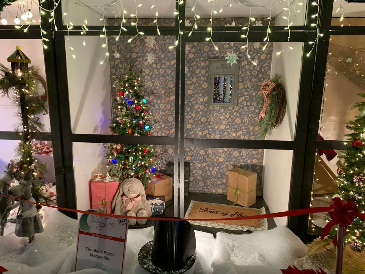dollychildrens's tweet photo. Thank you, East Tennessee! With your generosity, the 2021 Fantasy of Trees has raised more than $450,000 to help treat our area’s kids at East Tennessee Children’s Hospital. It’s a new record and we couldn’t have done it without your support! #WeGetKids #FOT2021 #FantasyOfTrees https://t.co/KGG8uN3RWs
