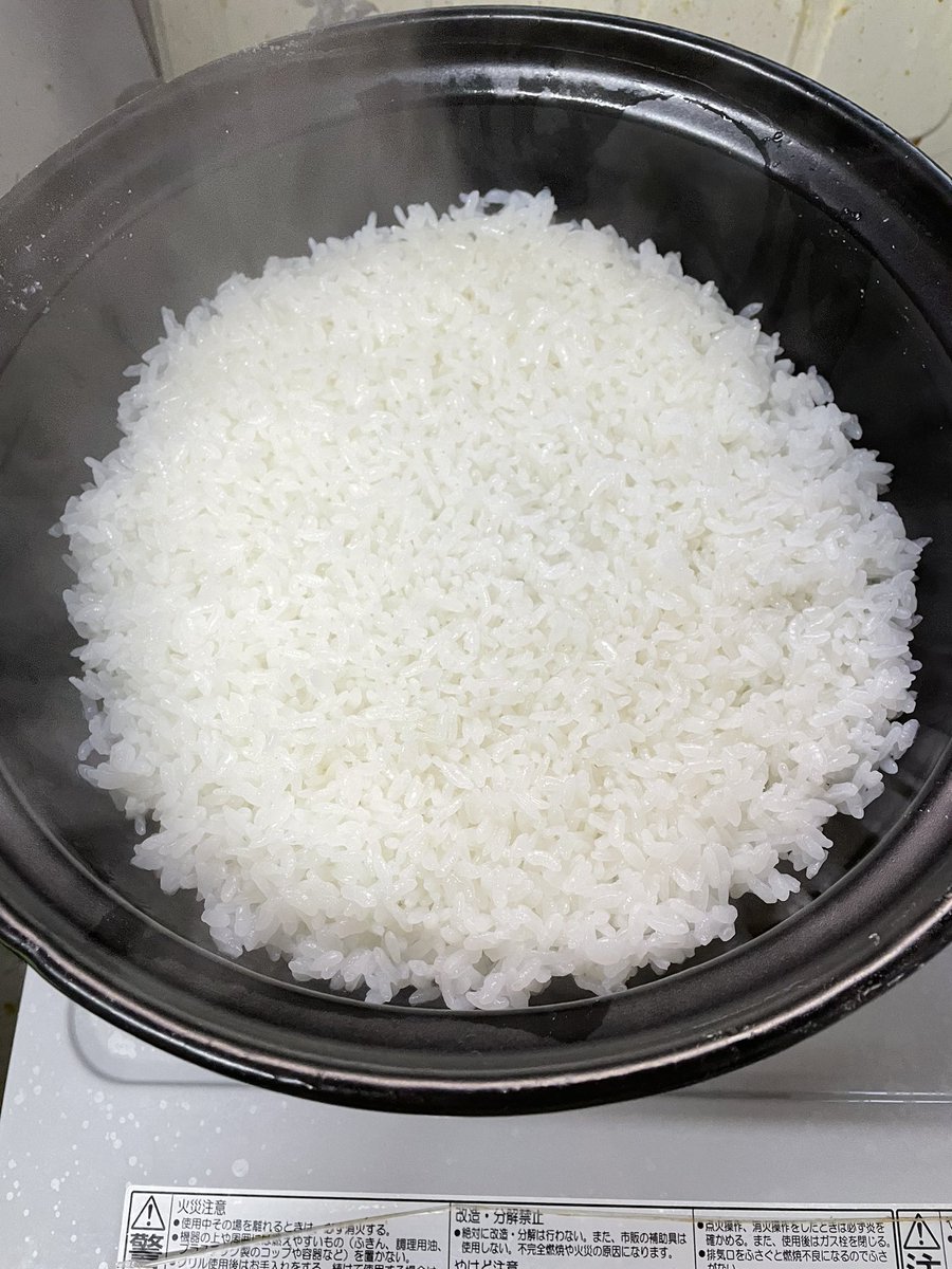 kogigin's tweet photo. 出勤前に炊飯器が壊れた。
タイマー予約する予定だったのにエラー 普通炊飯も出来ない(T-T)

急遽、土鍋で炊いた。
おかげで時間ギリギリだわよ！ https://t.co/VJn6wx87gy