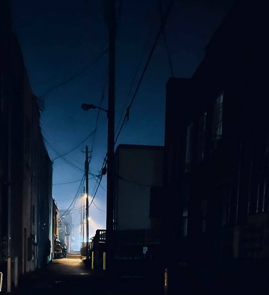Kwaichi1969's tweet photo. #dark #alley https://t.co/7gh5coMOpJ