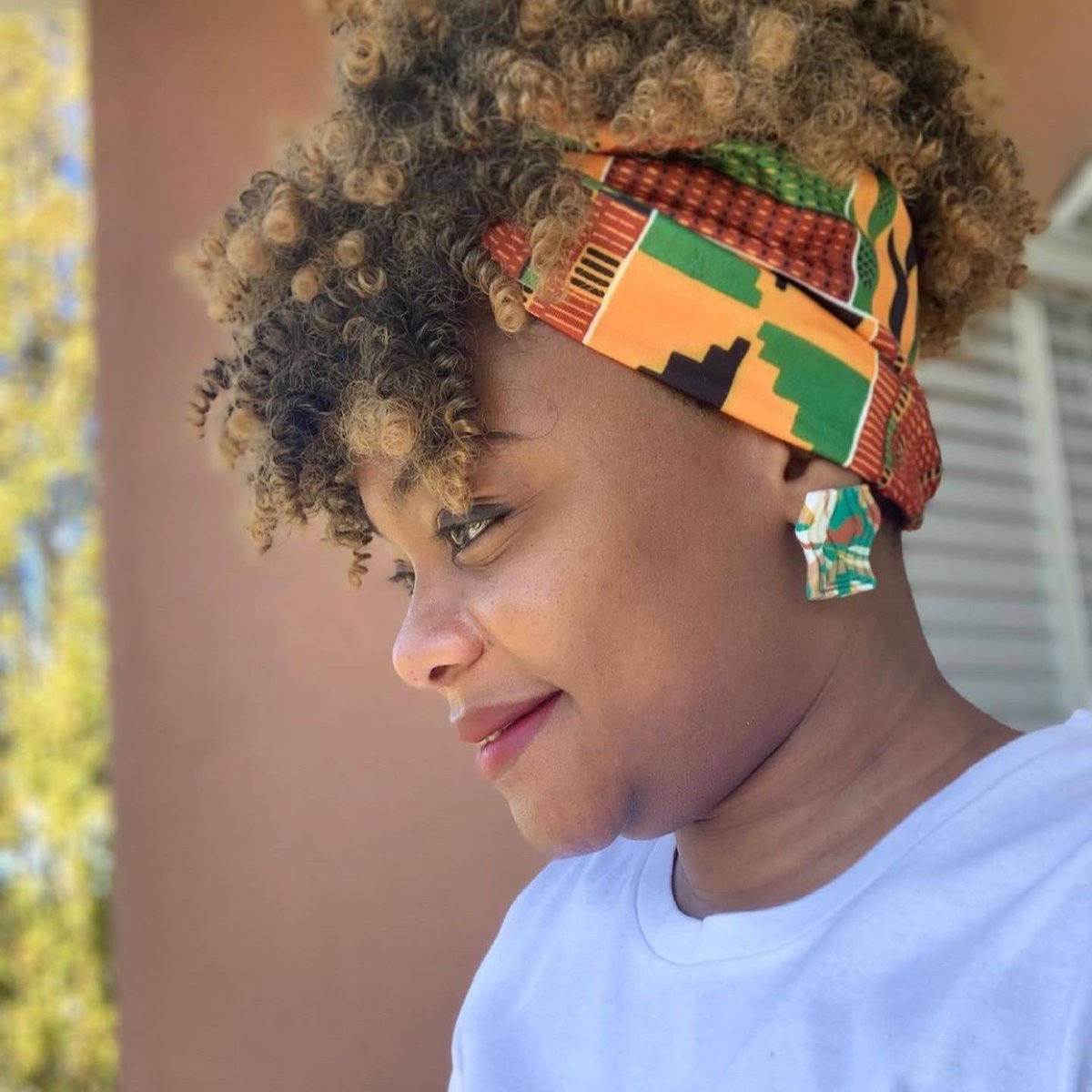 mrktcollective's tweet photo. Accountant by day and jeweller by night, Anthonia created Hadash Jewelries because she loves the way a piece of jewelry can accentuate a woman’s beauty. Every Hadash piece is handmade, intricately and artfully designed using Polymer Clay. 
Catch new artisan Hadash on Dec 17-19. https://t.co/yOxLtw6UjE