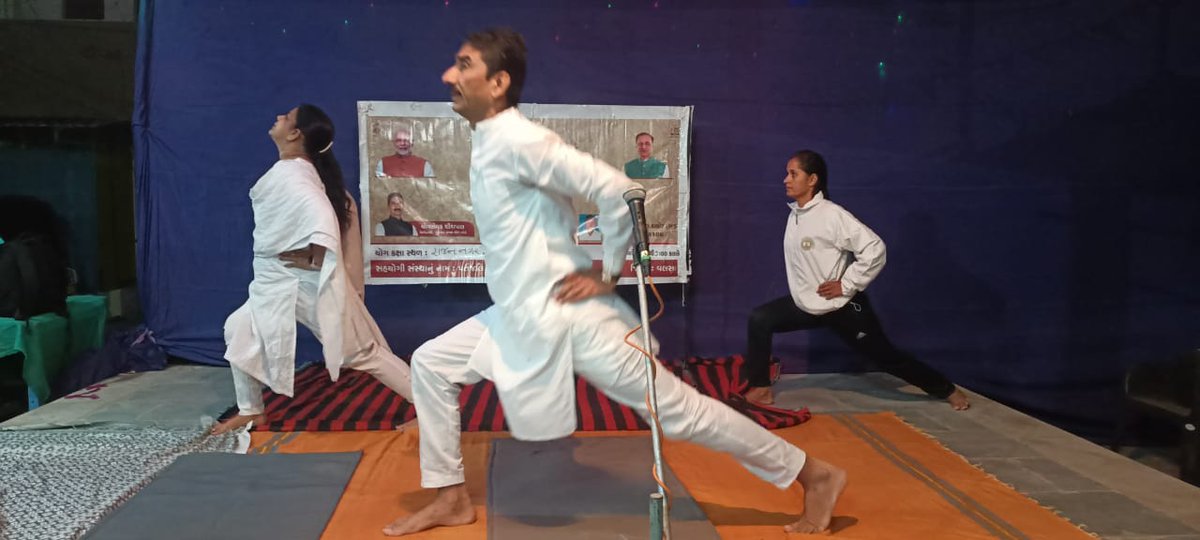 Sheeshpal_Yog's tweet photo. ओम 
आज गुजरात राज्य योग बोर्ड  के आदरणीय अध्यक्ष श्री योगसेवक शीशपाल जी ने वलसाड जिले की निःशुल्क योग कक्षाओ की मुलाकात ली| मुलाकात दौरान आदरणीय अध्यक्ष श्री के द्वारा योग साधको को योग के फायदे और योग ट्रेनर बनने के फायदे बताये और योग ट्रेनर बनने के लिए उत्साहित किया। https://t.co/2fGr3WapwH
