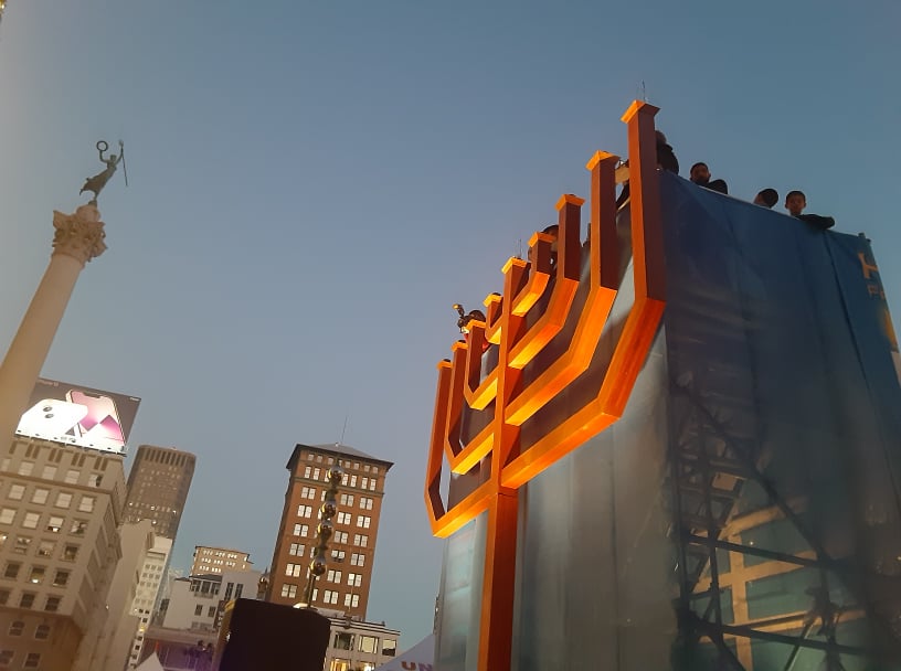 SFNewsfeedus's tweet photo. #MamaMenorah Lights Up the Holidays in Union Square: https://t.co/GVBIYL9Q2E @Chabad @Lubavitch @TwitterFaith @Scott_Wiener @UnionSquareSF @TwitterSF @TwitterNews @TwitterMedia @Moshelanger @CNewsfeedus @MetaNewsroom @ReimagineRadio @SFGovTV @sfgov @CAgov @TwitterTV @TwitterVideo https://t.co/ecBveLXfgm