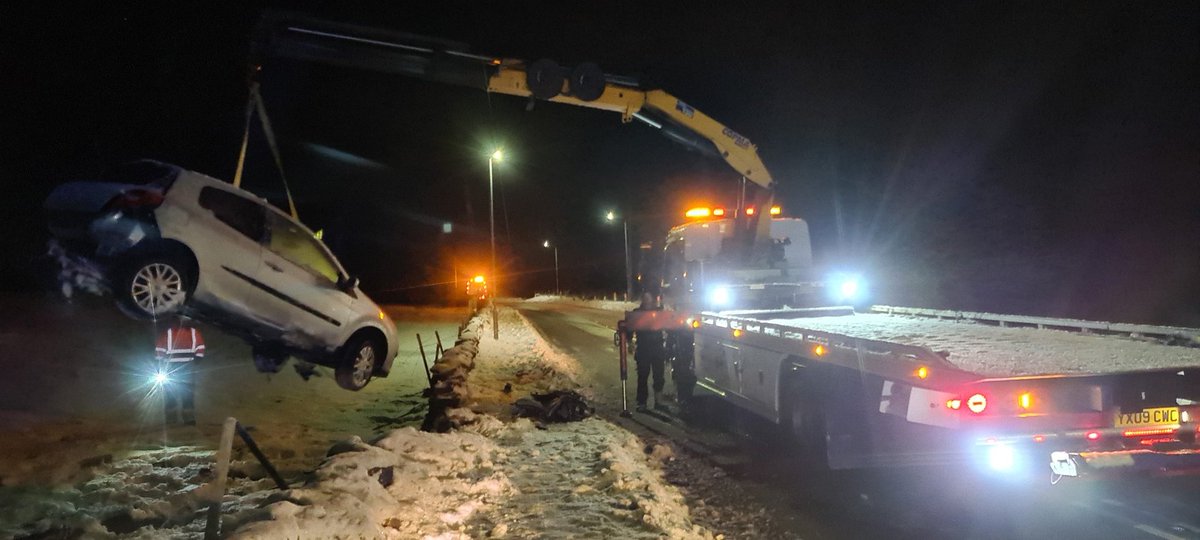sc7138's tweet photo. On Saturday, 7200 and I spent several hours on the Woodhead Pass dealing with numerous stranded vehicles. Last night, I was out attending multiple RTCs including this one at Crows Nest near #Penistone due to ice, thankfully no injuries. @BarnsleyWestNPT #barnsleyisbrill https://t.co/zaW8qShQRd