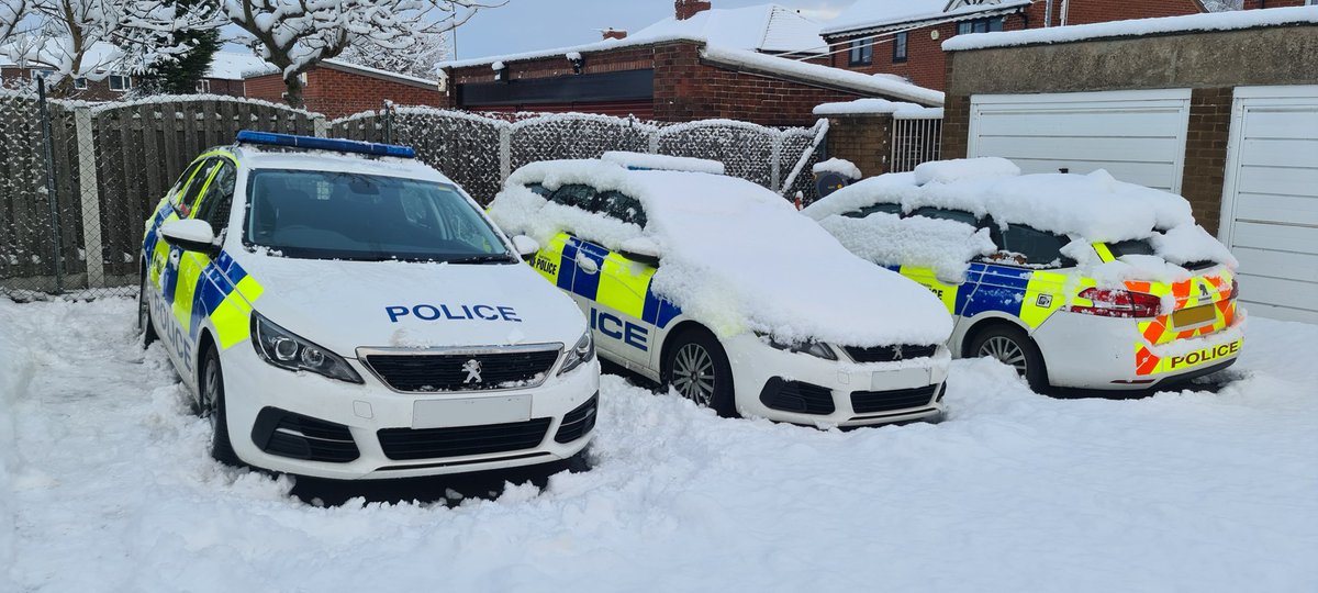 sc7138's tweet photo. On Saturday, 7200 and I spent several hours on the Woodhead Pass dealing with numerous stranded vehicles. Last night, I was out attending multiple RTCs including this one at Crows Nest near #Penistone due to ice, thankfully no injuries. @BarnsleyWestNPT #barnsleyisbrill https://t.co/zaW8qShQRd