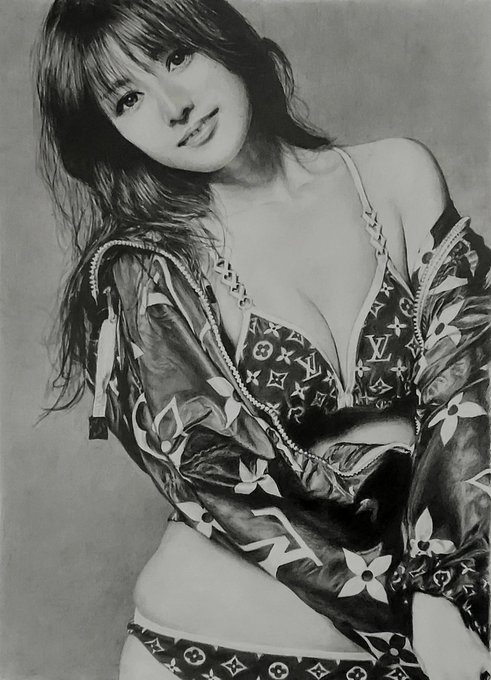 今月も頑張りました✏✨
A4、A5、ハガキサイズ、チャレンジ企画や色鉛筆画
何より今月は深キョンがお気に入りの、代表作♥️
12月は…ゆっくり…出来んな💦
ご依頼の絵と、いくちゃんと、モデルさん、出来たら虎を描きます‼️

#今月描いた絵を晒そう 
 #鉛筆画  #色鉛筆画  #似顔絵  #ファンアート 