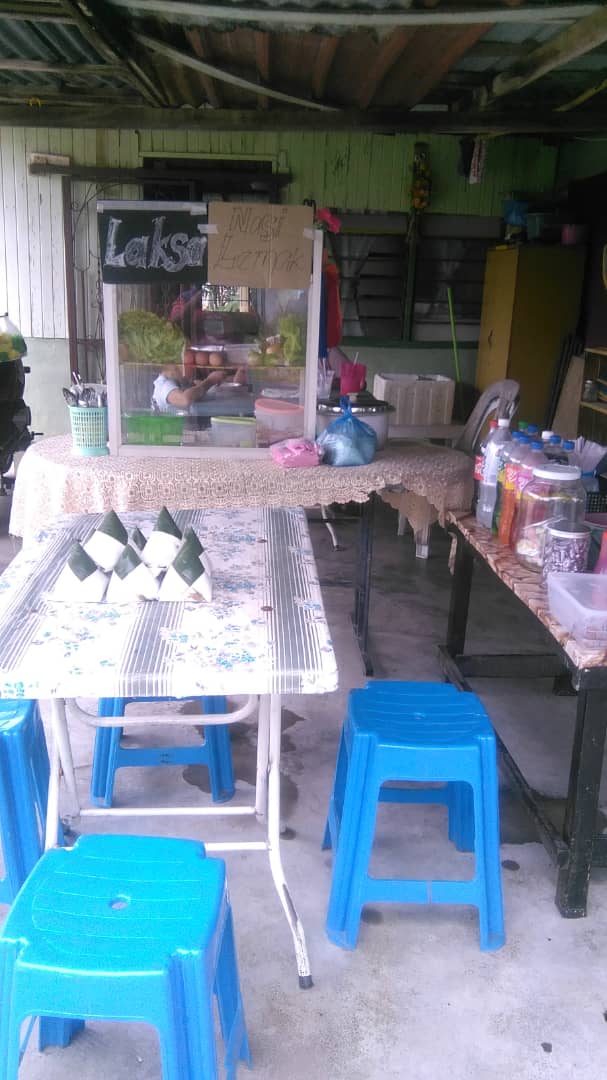 sharlinsarah's tweet photo. Arwah suami kak Lela baru je meninggal sbb jangkitan kuman dekat paru2 &amp; buah pinggang. Arwah dpt pampasan tapi dah habis masa kerajaan buat i-lestari dan i-sinar sbb dulu arwah kerja as pengawal keselamatan dekat sekolah dgn gaji RM1.2k je. If korg sudi, mtk u guys RT kan https://t.co/IdxiJh5D9O