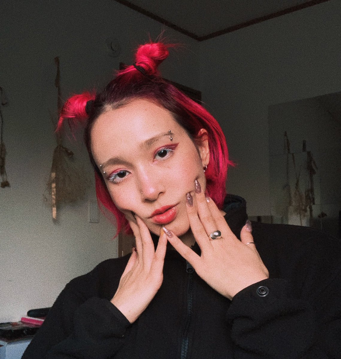 caroline_chann's tweet photo. 白マスカラにハマりつつある https://t.co/v4EtWbpJxm