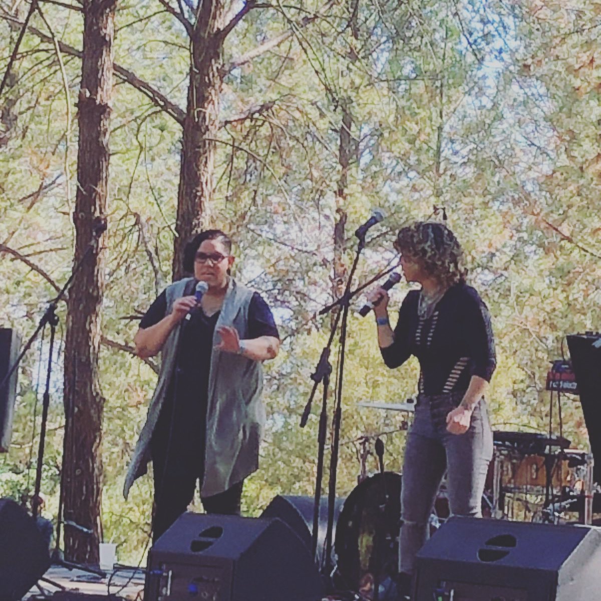 Lundi_Khoisan's tweet image. Thank you #ForestSessions, @Mix938FM, @RealConcerts &amp;amp; @Casalinga_SA, you were lekker! 🤘

PS. Missed my calling as a tree model. 🌲