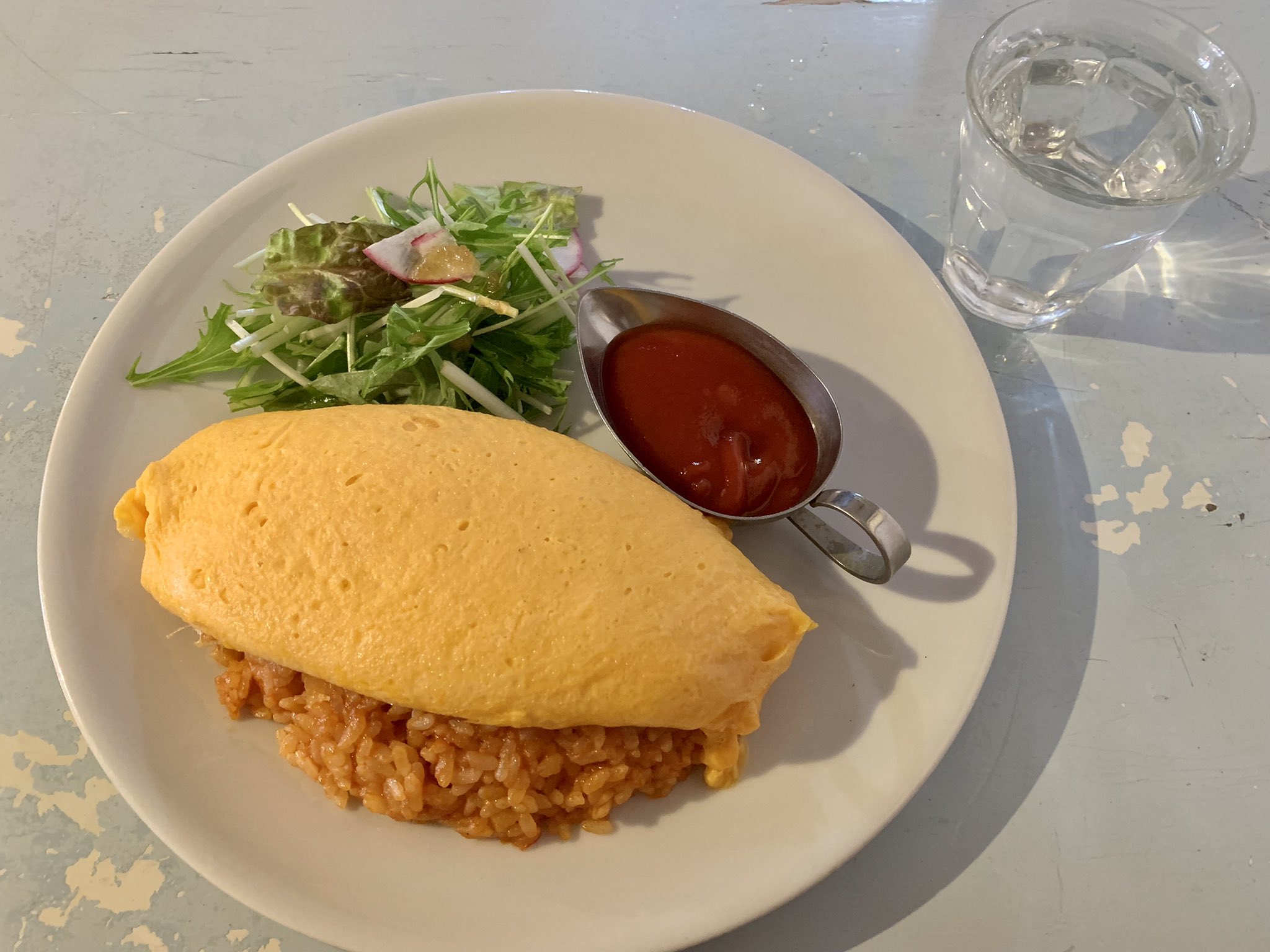 山﨑さん Cafe Uwaito カフェ ウワイト でランチ チーズオムライスとホットカフェラテ 相変わらず美味しい オムライスに可愛いラテアート 今度はプリンも食べたいなぁ いやぁ 何年振りの浦和だろう 何年振りのウワイトだろう