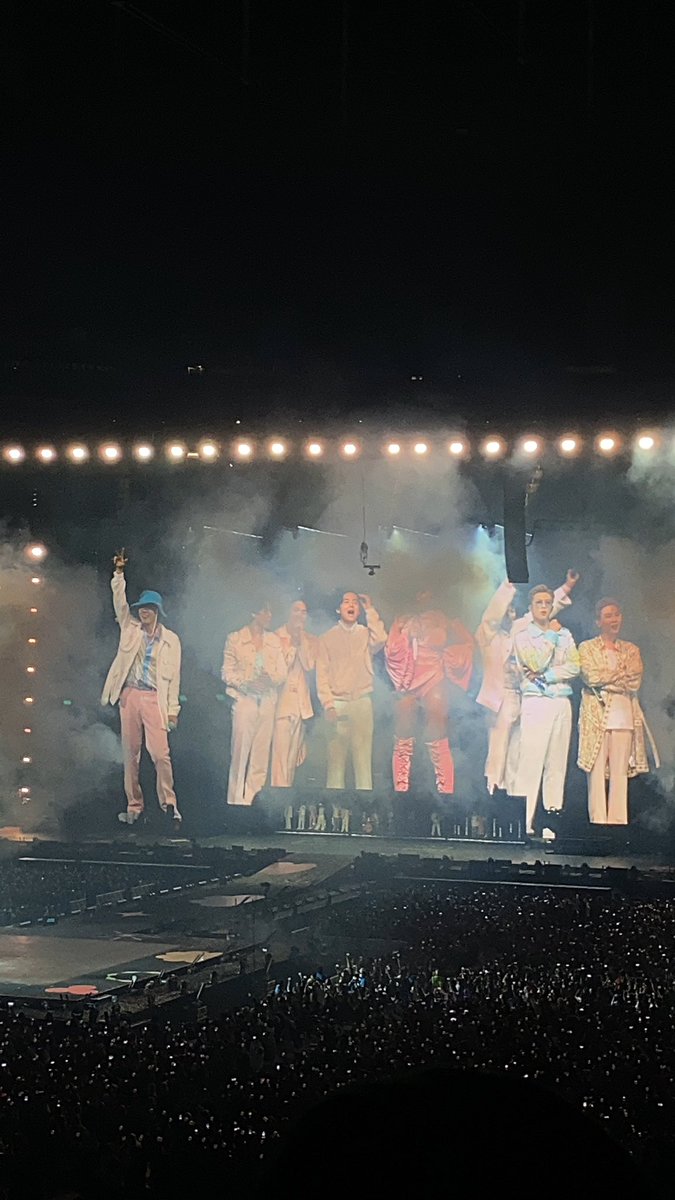 epiphanq's tweet photo. THE WHOLE FUCKING SQUAD IS HERE OH YM GOD MEGAN https://t.co/a7rdk7ZcFE