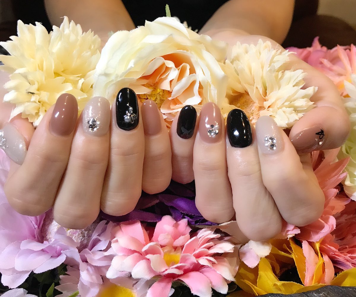 Queens_Quartz9's tweet photo. ✨🔮大人ベージュ黒MIXネイル🔮✨
#イニシャルネイル
#ベージュネイル
#グレージュネイル
#シンプルネイル
#オフィスネイル
#大人ネイル
#大人ネイルデザイン
#nail
#nails
#handnails
#ネイル
#ジェルネイル
#ハンドネイル
#三軒茶屋
#三茶
#三軒茶屋ネイル
#大人ネイルサロン
#QueensQuartz https://t.co/DpS5uYBuZ9