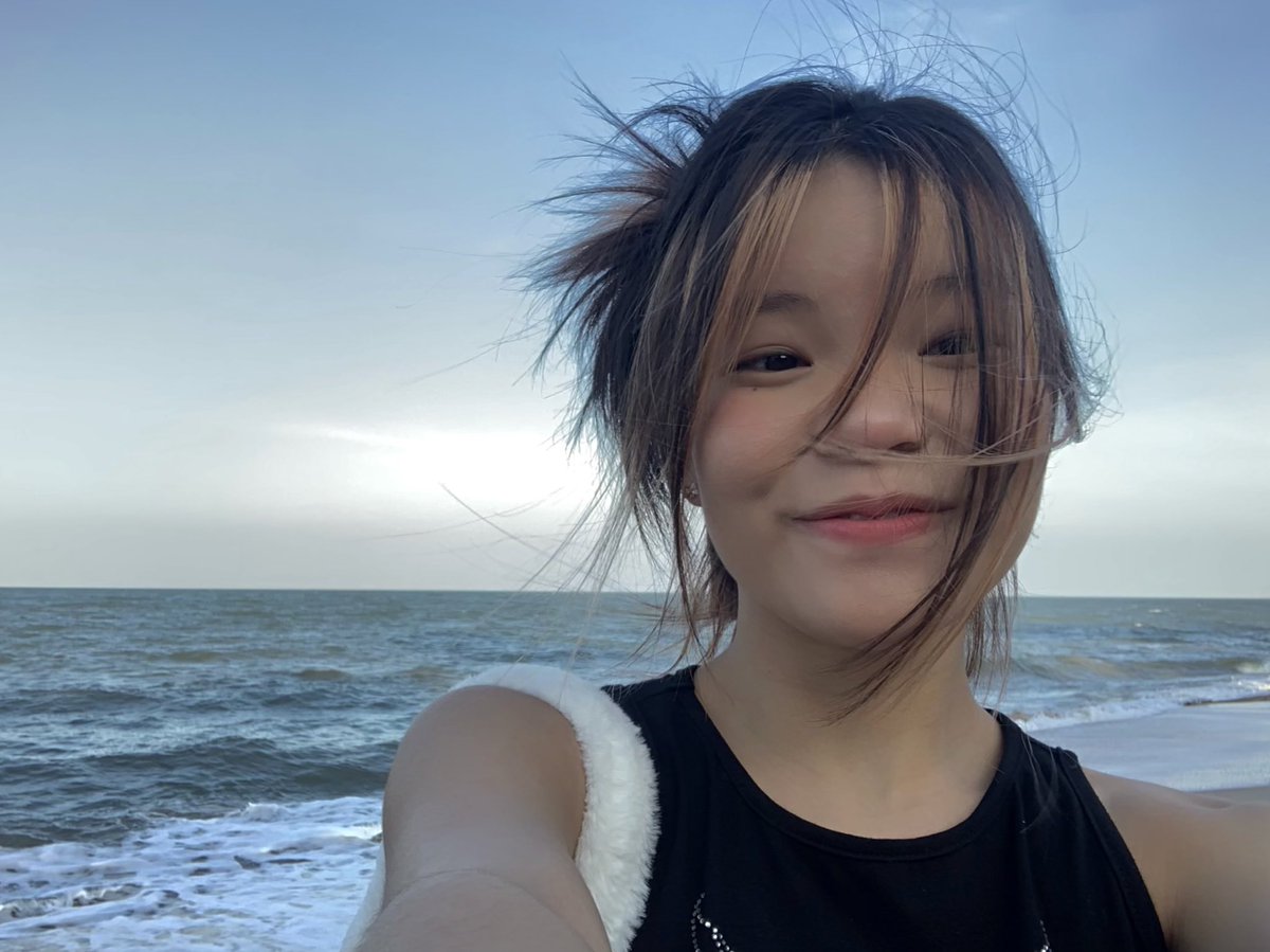 baby blue tweet media