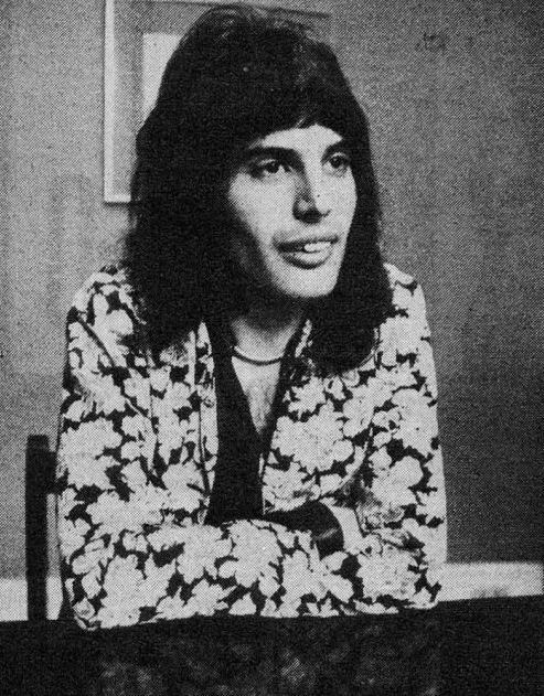 Beautiful Freddie in '74.🖤✨

📸Michael Putland/LFI