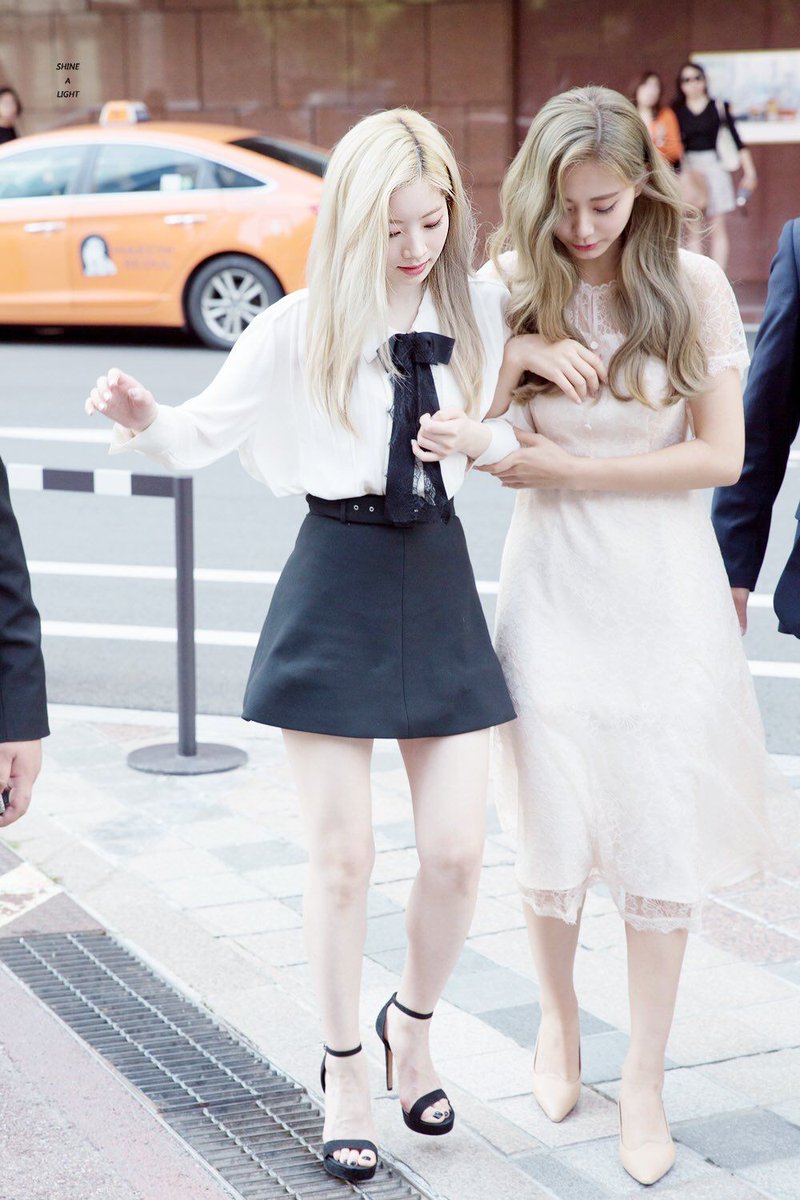 dahyunologiist's tweet photo. #congratulationsdatzu #beautifulbrides #loveislove https://t.co/Zer6c429yK