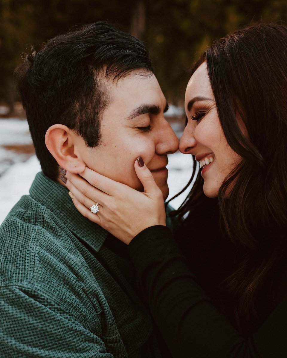carlilutz's tweet photo. Big things coming in 2022! 👀❤️💍 https://t.co/r2VsLgOwZ6