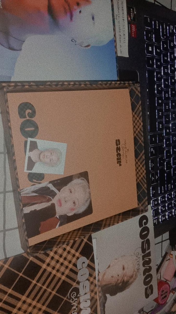zyytkhb's tweet photo. Dah sampaiiii 🏃🏻‍♀️🏃🏻‍♀️🏃🏻‍♀️@TeeKONed dia punya  percaya diri tu belek belek banyak kali cari exclusive card tapi takde.Tapi takpelah apa apa pon hanbin hensem🤣🤣🤣 pastu freebies cuteeee saya suka saya suka packaging pon mantap 👍🏻👍🏻👍🏻👍🏻 https://t.co/cTl8pDDNIY
