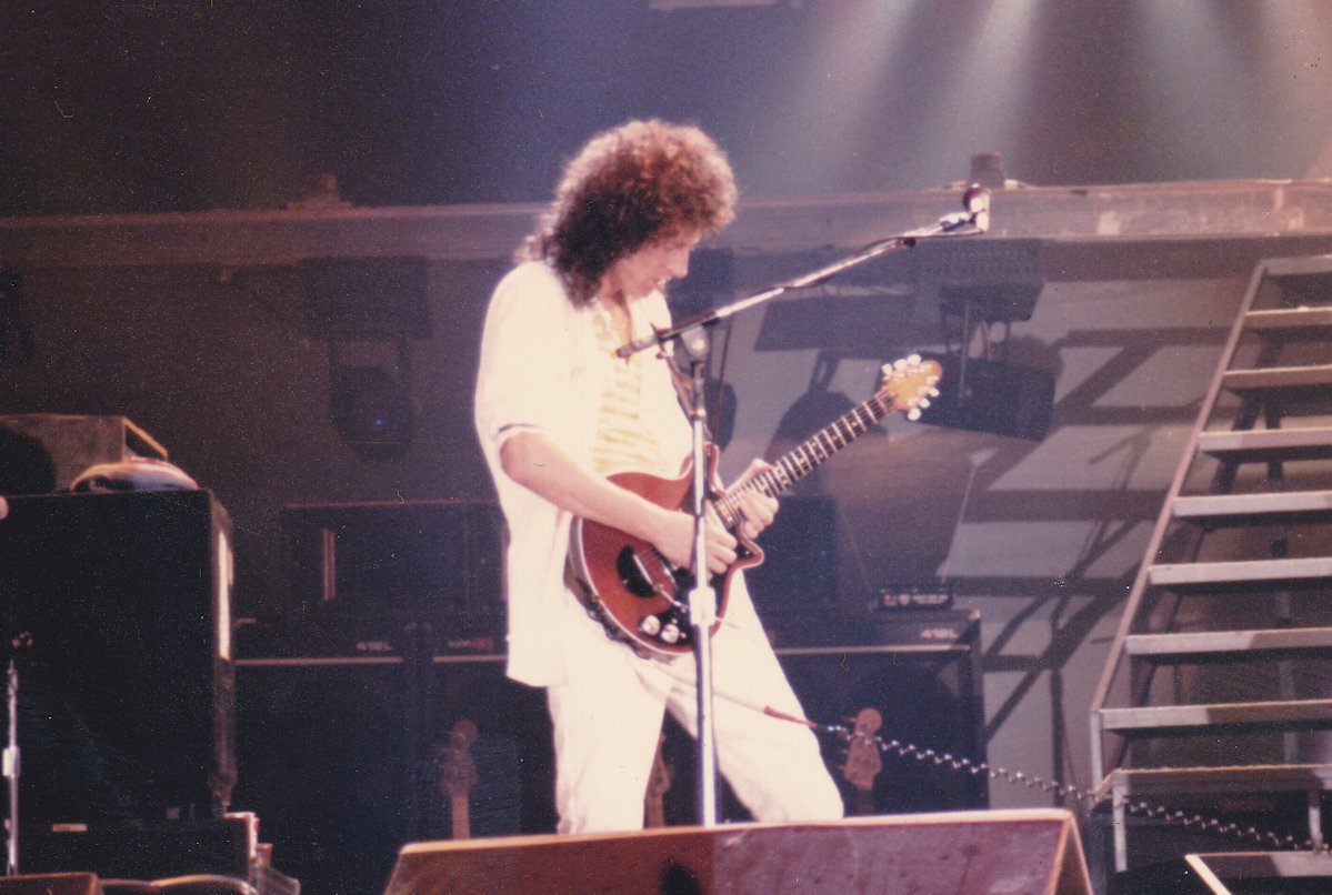 Queen live at Groenoordhallen, Leiden, their last concert in the Netherlands with Freddie and Deaky, on June 19, '86.💖
