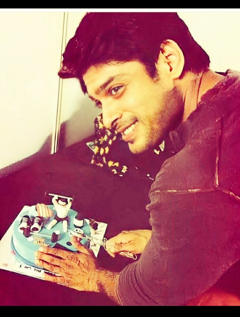 MEenUTuLiKa06's tweet image. Tu Yaheen Hai, Yahan Hai🌟

Dekh lo #SidharthShukla 🔥🔥🔥🔥🔥🔥🔥🔥🔥🔥🔥🔥 ruling the trend list from almost last 3 days if am not wrong 💞💞💞

#SidharthShukla #AgastyaRao #BrokenButBeautiful3