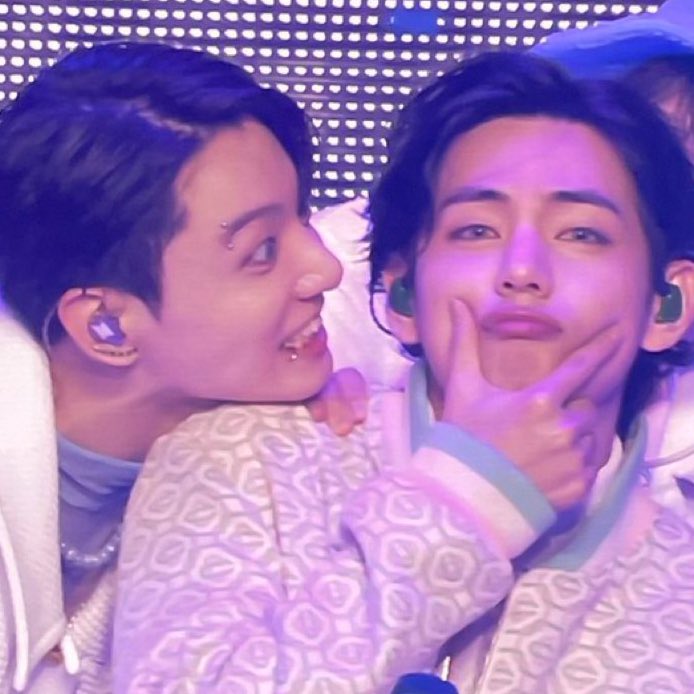 kookvtwins's tweet photo. 2016                                           2021 https://t.co/MYSFDYQ8sj