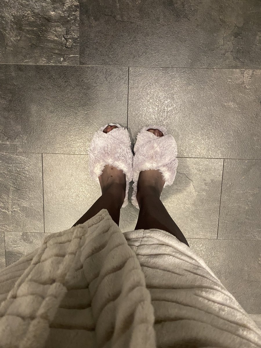 Sarah85Jane's tweet photo. Barley black tights with slippers and dressing gown in the morning just before going to work https://t.co/esFRiXeU1w