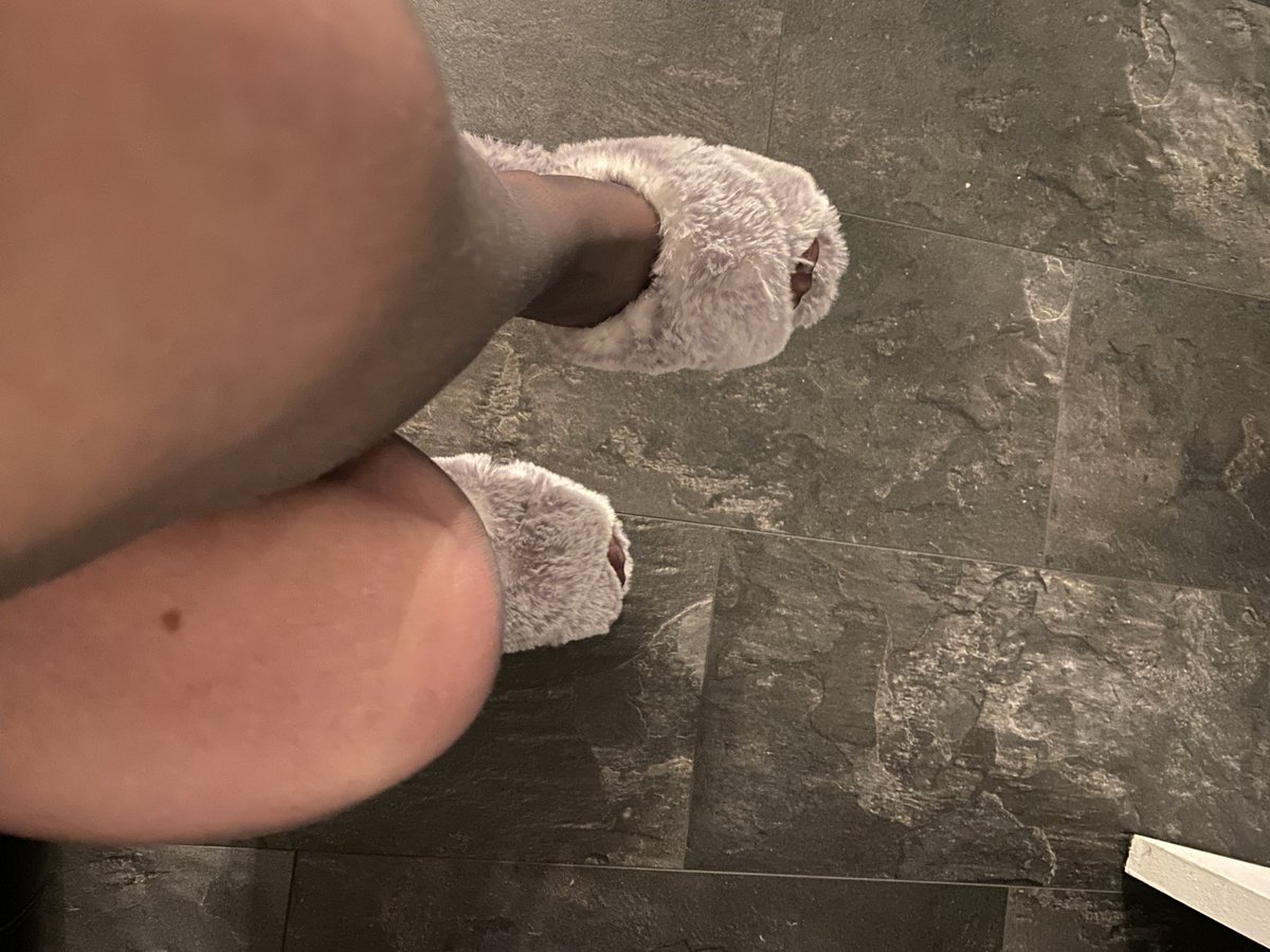 Sarah85Jane's tweet photo. Barley black tights with slippers and dressing gown in the morning just before going to work https://t.co/esFRiXeU1w
