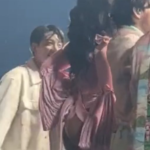 jjkfied's tweet photo. JUNGKOOK TO MEGAN: 😄👍

#PTD_ON_STAGE_LA_Day2 https://t.co/sFjE8Wnw8r