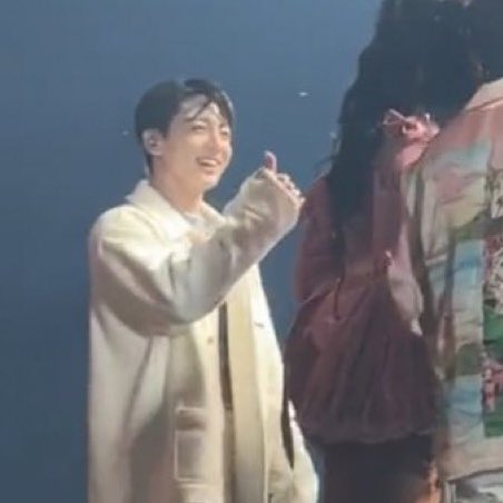 jjkfied's tweet photo. JUNGKOOK TO MEGAN: 😄👍

#PTD_ON_STAGE_LA_Day2 https://t.co/sFjE8Wnw8r
