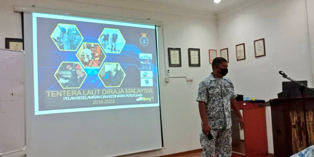 SKTLDMsitiawan's tweet photo. Taklimat dan ceramah mengenai Keselamatan dan Kesihatan Pekerjaan (KKP) oleh Bintara KKP @SKTLDMsitiawan. Semoga memberi ilmu pengetahuan dan kesedaran kepada warga unit akan kepentingan KKP dalam rutin seharian kita.
#KKP
#KESELAMATAN
#KESEDARAN
#SafetyFirst
#hirarc
#SOPfirst https://t.co/plT6uHju4c