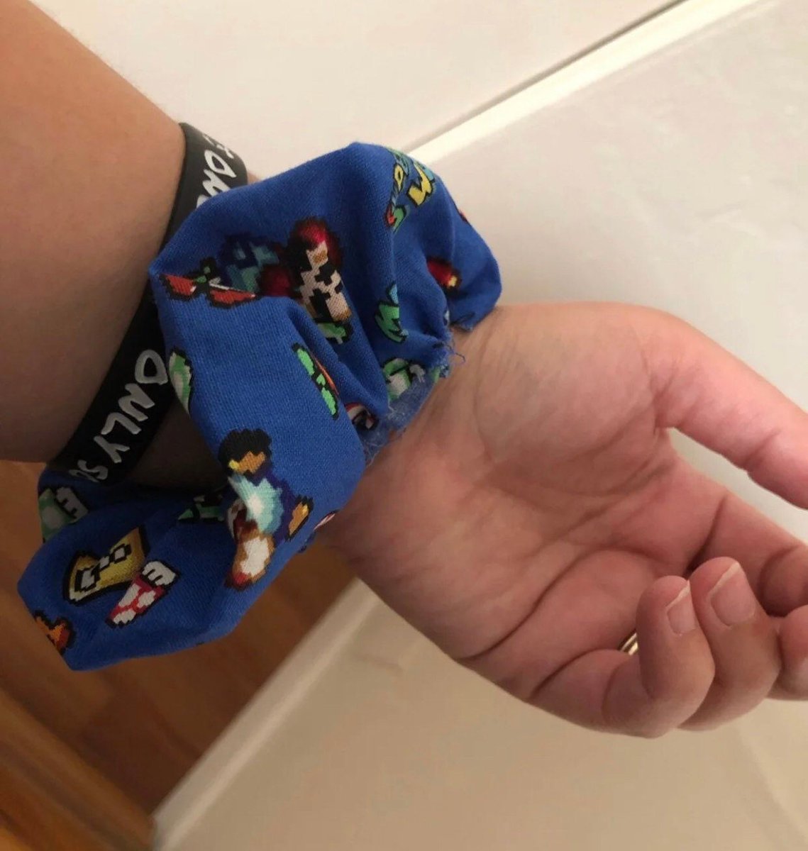 JamieBJKC's tweet image. Excited to share this item from my #etsy shop: Super Mario scrunchie #handmadescrunchie #mariomerch #mariomerchandise #womenhair #womenhairtie #hairtie #hairaccessories #videogamescrunchie #marioscrunchie etsy.me/3lCCFoX