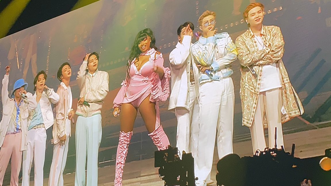 PopBase's tweet photo. Megan Thee Stallion joined #BTS during their second sold out show at the SoFi Stadium tonight for a performance of the ‘Butter’ remix. https://t.co/iqF3mkkYAx
