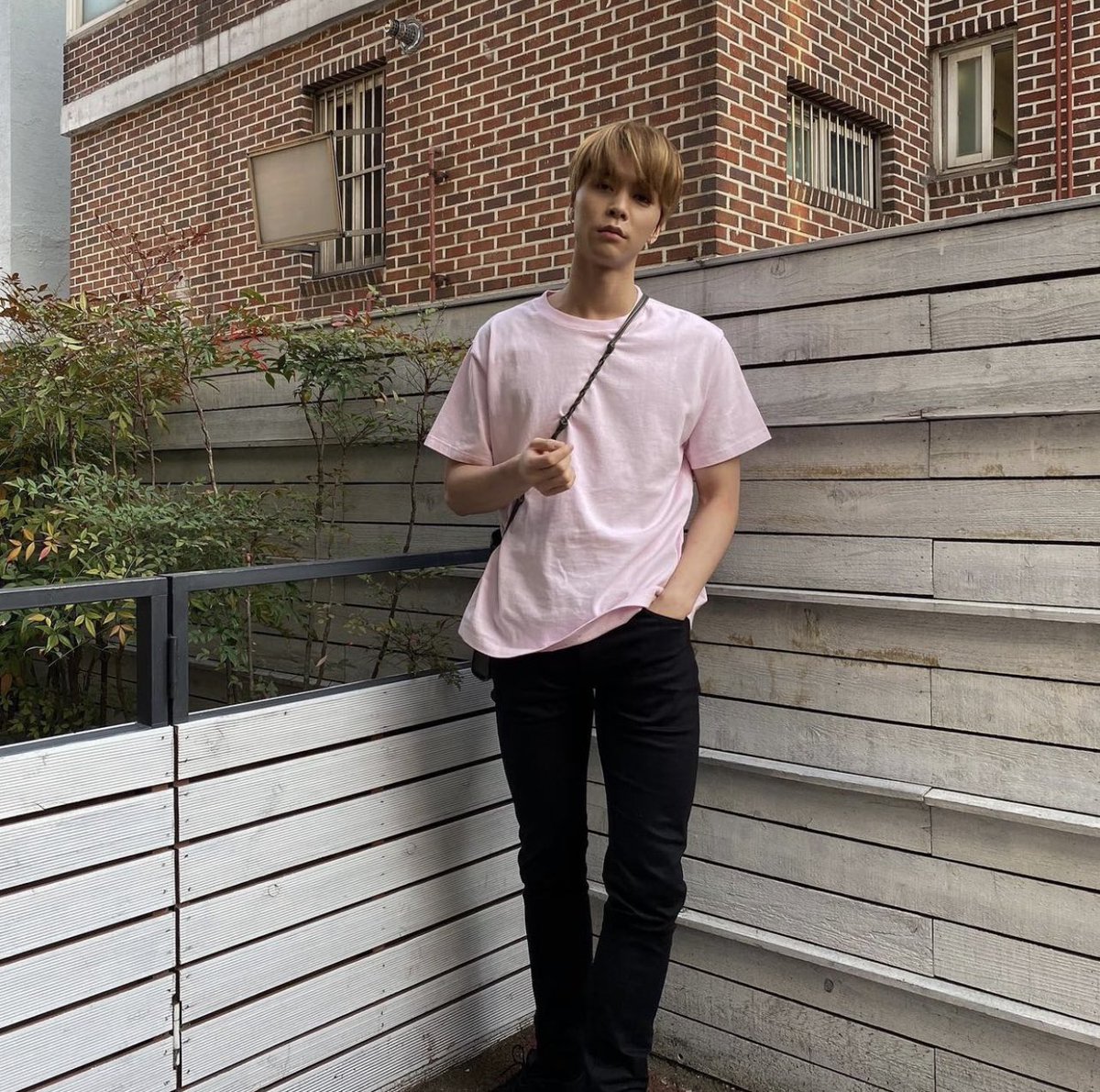 SuhLooks's tweet photo. in the pink 💗
#쟈니 #JOHNNY #NCT127 #NCT https://t.co/HB8YT8PGjN