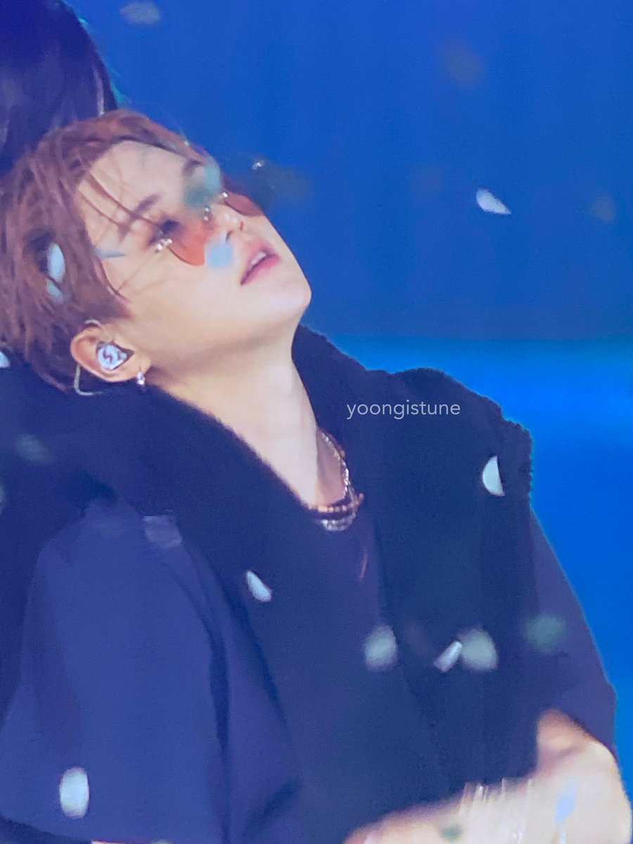 yoongistune's tweet photo. yoongi is insanely pretty https://t.co/Q5pDY3JlsH