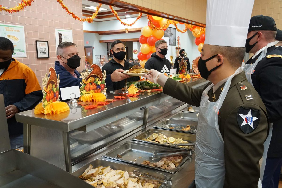 6_37th's tweet photo. #Thanksgiving #campcasey #thunderinn @USForcesKorea @210Thunder Wishing all of you a very safe and happy holiday season! https://t.co/Ntg0JC5AdY