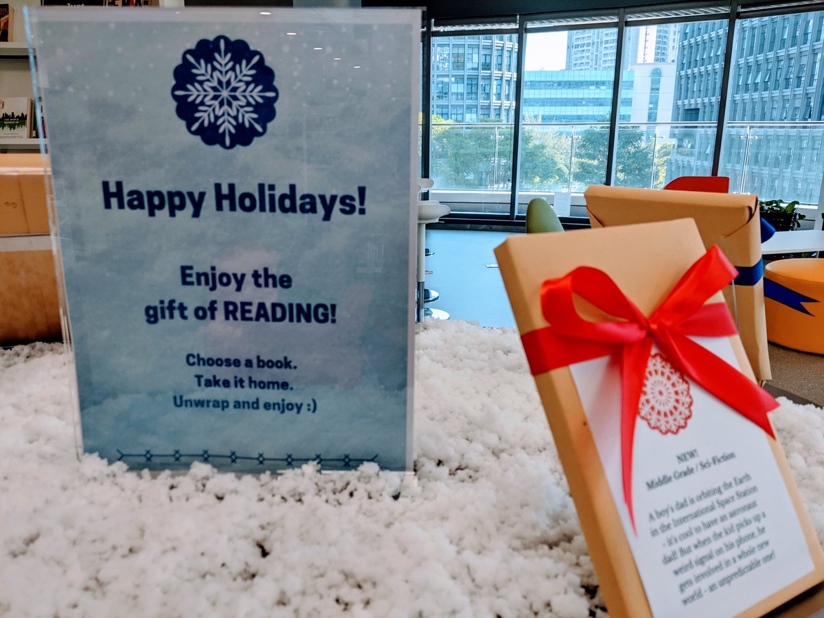 sducharme's tweet photo. Unwrap the Gift of Reading - #sisRocks #GeckosRead! #LibraryDisplays https://t.co/qnNVL6Oun4