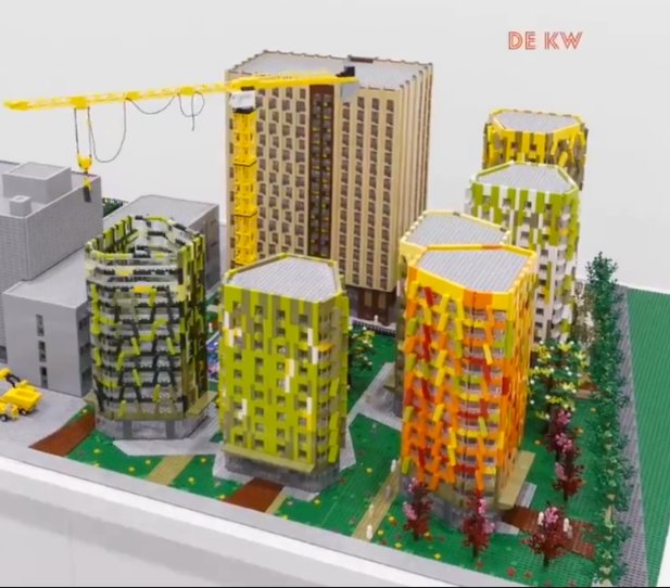 Het kleuren schema veranderd langzaam van geel/groen naar grijs naar oranje. Super leuk dit project <a href="/dekwekerij1/">De Kwekerij</a>  #Utrecht
