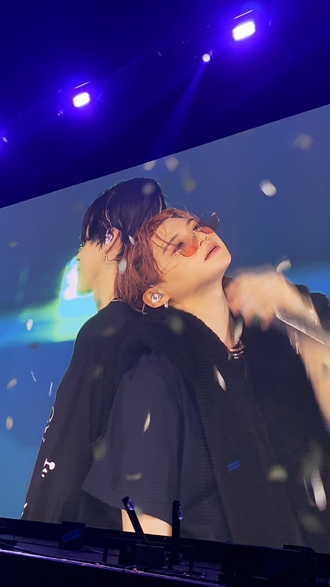 (slow) hourly bts concerts (@btsconcerthrs) on Twitter photo 