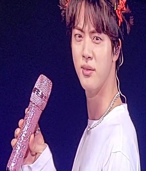 seokjinmylabsss's tweet photo. HELP KIM SEOKJIN IS THE DOLL IN SQUID GAME HSHSHHSBSBS https://t.co/ZVDU59iucX